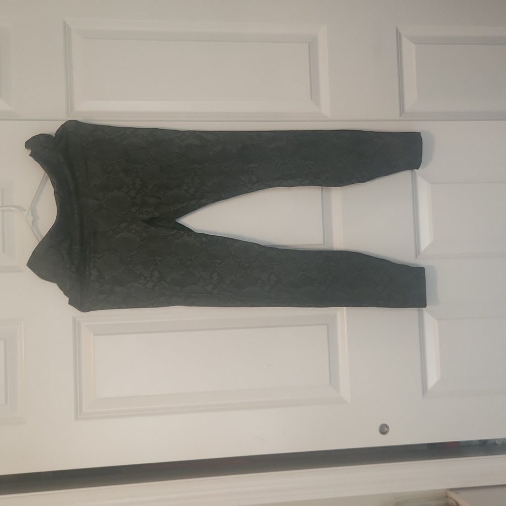 Green pattern leggings